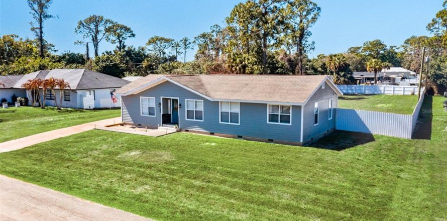 House in Lehigh Acres, Florida 5 bedrooms, 134.15 sq.m. № 2099547