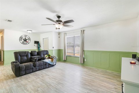 House in Lehigh Acres, Florida 5 bedrooms, 134.15 sq.m. № 2099547 - photo 12