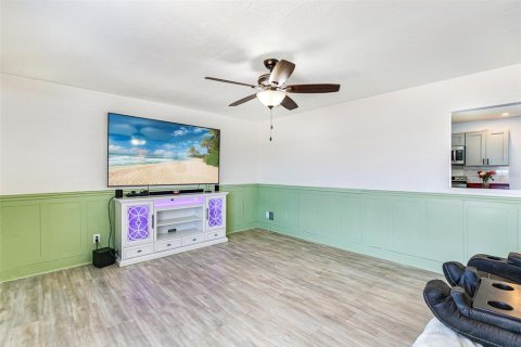 House in Lehigh Acres, Florida 5 bedrooms, 134.15 sq.m. № 2099547 - photo 15
