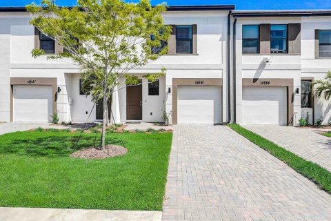 Touwnhouse à louer à Lakewood Ranch, Floride: 4 chambres, 171.68 m2 № 1590614 - photo 1