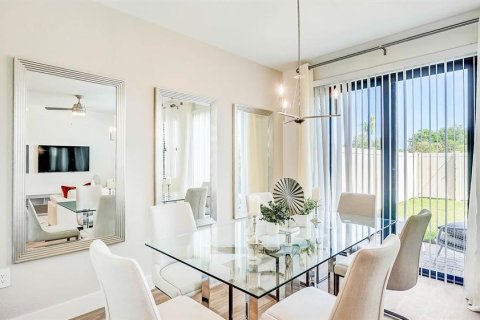 Touwnhouse à louer à Lakewood Ranch, Floride: 4 chambres, 171.68 m2 № 1590614 - photo 17