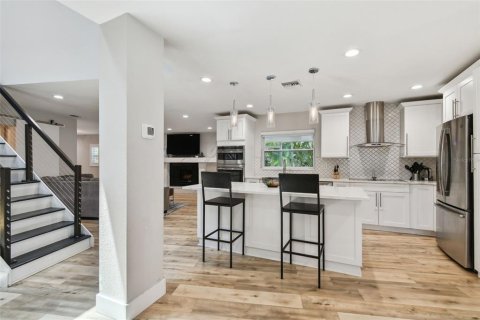 Casa en venta en Tampa, Florida, 4 dormitorios, 223.34 m2 № 1759392 - foto 6