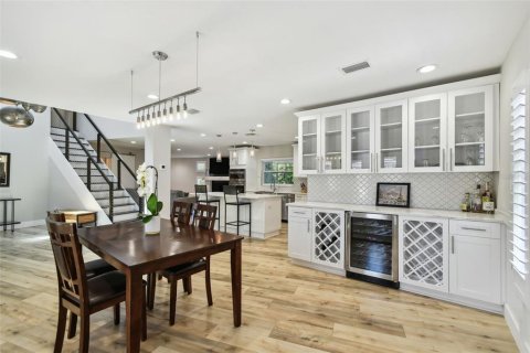 Casa en venta en Tampa, Florida, 4 dormitorios, 223.34 m2 № 1759392 - foto 5