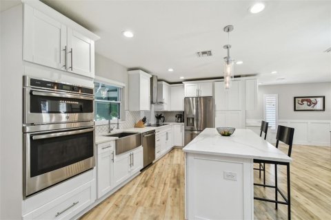 Casa en venta en Tampa, Florida, 4 dormitorios, 223.34 m2 № 1759392 - foto 9
