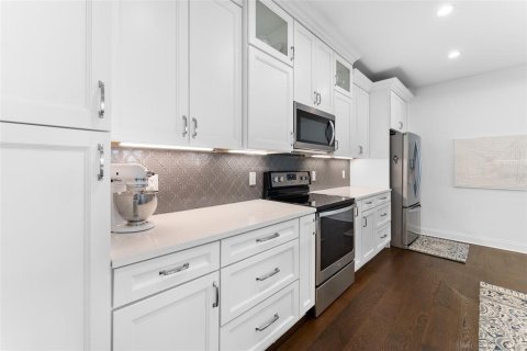 Townhouse in Tampa, Florida 4 bedrooms, 248.23 sq.m. № 1653671 - photo 15