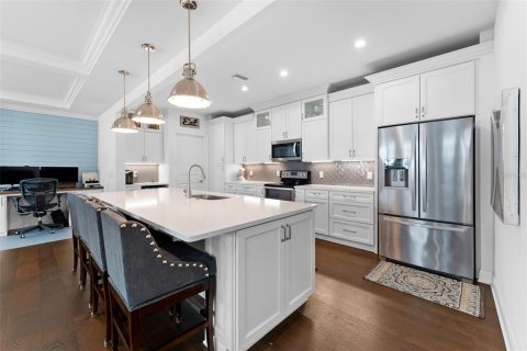 Townhouse in Tampa, Florida 4 bedrooms, 248.23 sq.m. № 1653671 - photo 12