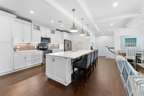 Townhouse in Tampa, Florida 4 bedrooms, 248.23 sq.m. № 1653671 - photo 19