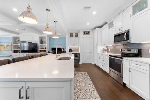 Townhouse in Tampa, Florida 4 bedrooms, 248.23 sq.m. № 1653671 - photo 13