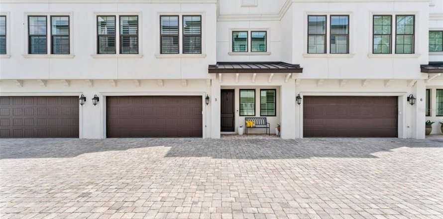 Townhouse in Tampa, Florida 4 bedrooms, 248.23 sq.m. № 1653671