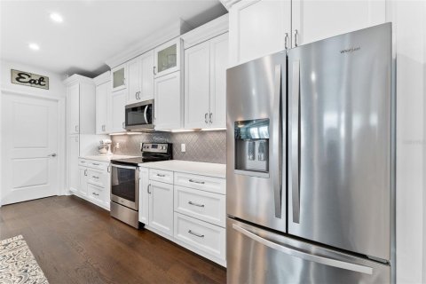 Townhouse in Tampa, Florida 4 bedrooms, 248.23 sq.m. № 1653671 - photo 14