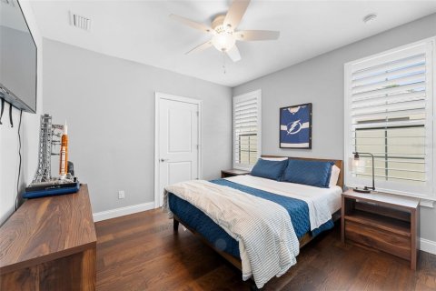 Townhouse in Tampa, Florida 4 bedrooms, 248.23 sq.m. № 1653671 - photo 5