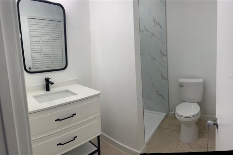 Apartamento en alquiler en Haines City, Florida, 1 dormitorio, 141.58 m2 № 1918736 - foto 4