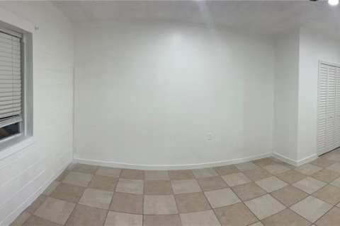 Apartamento en alquiler en Haines City, Florida, 1 dormitorio, 141.58 m2 № 1918736 - foto 3