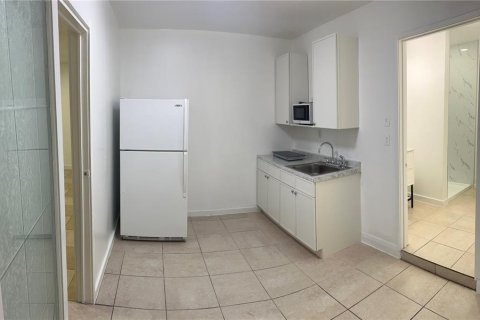 Apartamento en alquiler en Haines City, Florida, 1 dormitorio, 141.58 m2 № 1918736 - foto 2