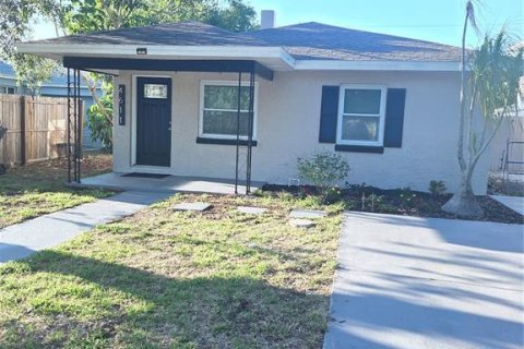 Casa en venta en Saint Petersburg, Florida, 2 dormitorios, 91.88 m2 № 1742626 - foto 1