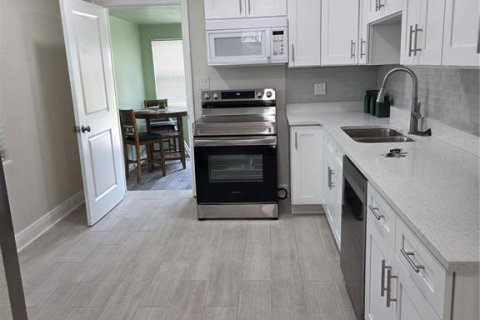 Casa en venta en Saint Petersburg, Florida, 2 dormitorios, 91.88 m2 № 1742626 - foto 2