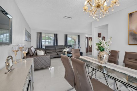 Villa ou maison à vendre à Sunrise, Floride: 4 chambres, 168.8 m2 № 2413277 - photo 10