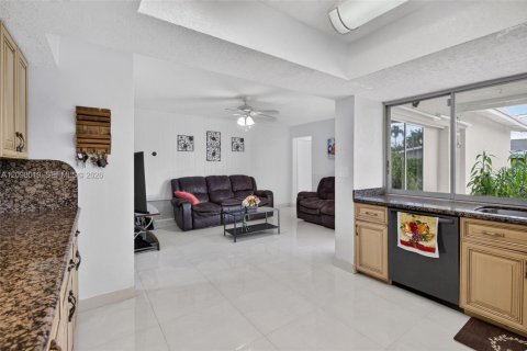 Villa ou maison à vendre à Sunrise, Floride: 4 chambres, 168.8 m2 № 2413277 - photo 14