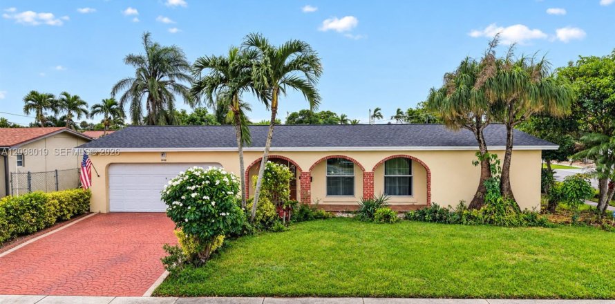 Villa ou maison à Sunrise, Floride 4 chambres, 168.8 m2 № 2413277