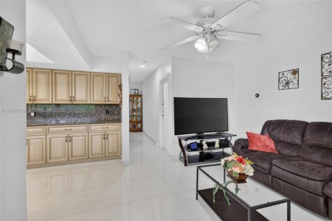 Villa ou maison à vendre à Sunrise, Floride: 4 chambres, 168.8 m2 № 2413277 - photo 19
