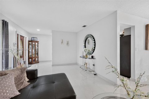 Villa ou maison à vendre à Sunrise, Floride: 4 chambres, 168.8 m2 № 2413277 - photo 8