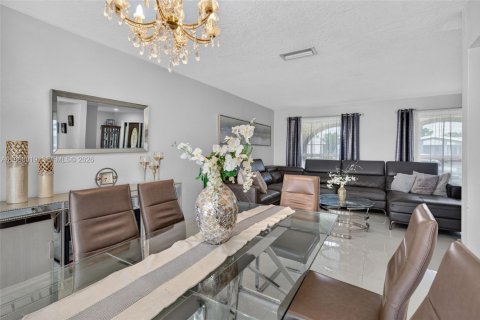 Villa ou maison à vendre à Sunrise, Floride: 4 chambres, 168.8 m2 № 2413277 - photo 11