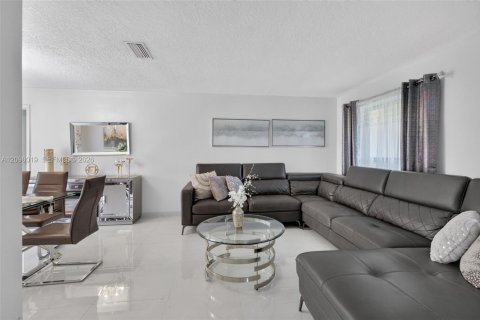 Villa ou maison à vendre à Sunrise, Floride: 4 chambres, 168.8 m2 № 2413277 - photo 5