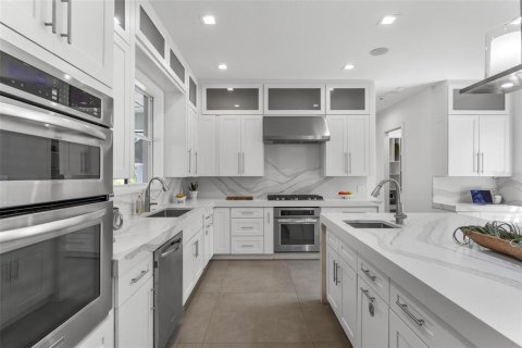 House in Windermere, Florida 8 bedrooms, 650.32 sq.m. № 1675598 - photo 14