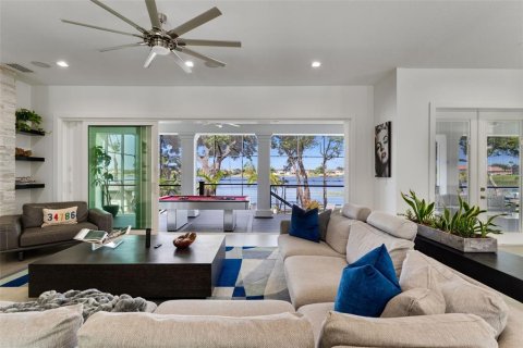 House in Windermere, Florida 8 bedrooms, 650.32 sq.m. № 1675598 - photo 6