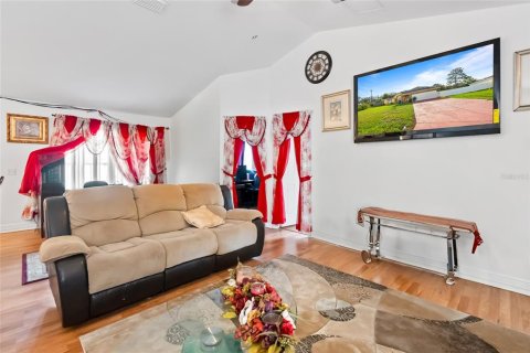 House in Poinciana, Florida 4 bedrooms, 158.21 sq.m. № 1900307 - photo 8