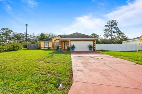 House in Poinciana, Florida 4 bedrooms, 158.21 sq.m. № 1900307 - photo 1