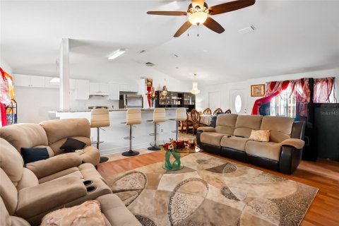 House in Poinciana, Florida 4 bedrooms, 158.21 sq.m. № 1900307 - photo 7