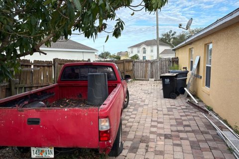 House in Poinciana, Florida 4 bedrooms, 158.21 sq.m. № 1900307 - photo 28