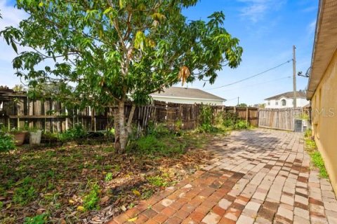 House in Poinciana, Florida 4 bedrooms, 158.21 sq.m. № 1900307 - photo 27