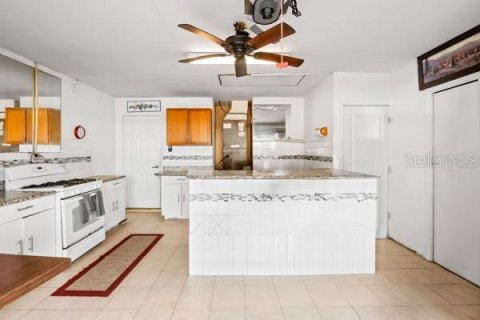 House in Poinciana, Florida 4 bedrooms, 158.21 sq.m. № 1900307 - photo 11