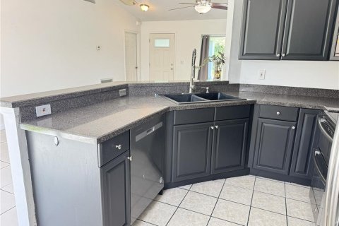 House in Orange City, Florida 3 bedrooms, 101.17 sq.m. № 2322536 - photo 15