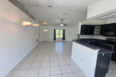 House in Orange City, Florida 3 bedrooms, 101.17 sq.m. № 2322536 - photo 9