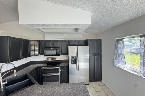 House in Orange City, Florida 3 bedrooms, 101.17 sq.m. № 2322536 - photo 12