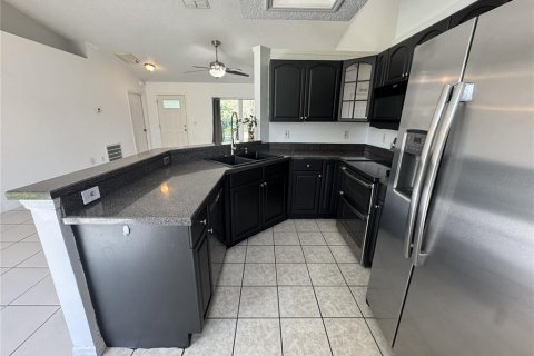 House in Orange City, Florida 3 bedrooms, 101.17 sq.m. № 2322536 - photo 11