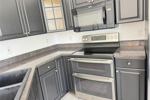 House in Orange City, Florida 3 bedrooms, 101.17 sq.m. № 2322536 - photo 13