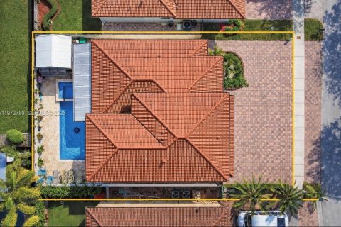 Casa en venta en Miami, Florida, 4 dormitorios, 259.66 m2 № 2038706 - foto 3