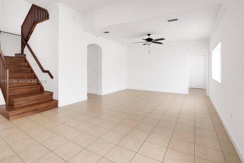 Casa en venta en Miami, Florida, 4 dormitorios, 259.66 m2 № 2038706 - foto 9