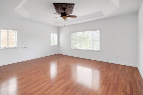 Casa en venta en Miami, Florida, 4 dormitorios, 259.66 m2 № 2038706 - foto 13