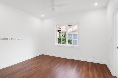 Casa en venta en Miami, Florida, 4 dormitorios, 259.66 m2 № 2038706 - foto 16