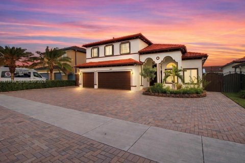 Casa en venta en Miami, Florida, 4 dormitorios, 259.66 m2 № 2038706 - foto 2