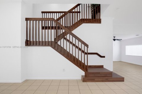 Casa en venta en Miami, Florida, 4 dormitorios, 259.66 m2 № 2038706 - foto 8