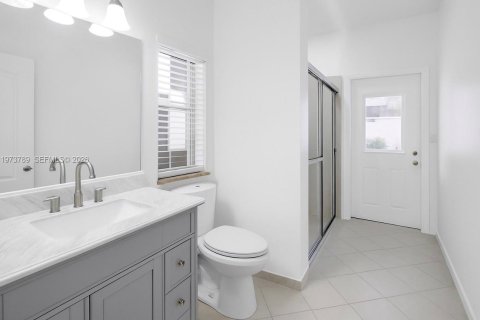 Casa en venta en Miami, Florida, 4 dormitorios, 259.66 m2 № 2038706 - foto 17