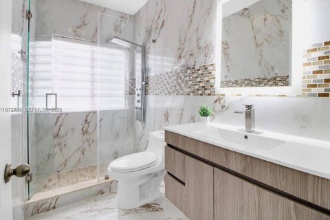 Casa en venta en Miami, Florida, 4 dormitorios, 259.66 m2 № 2038706 - foto 11