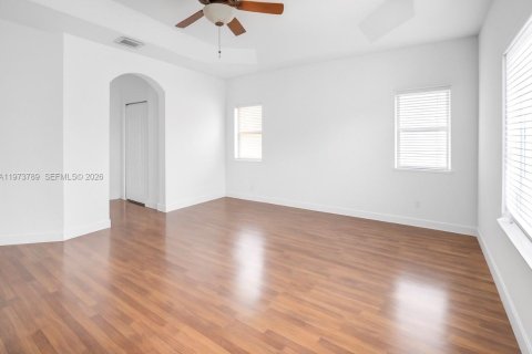 Casa en venta en Miami, Florida, 4 dormitorios, 259.66 m2 № 2038706 - foto 14