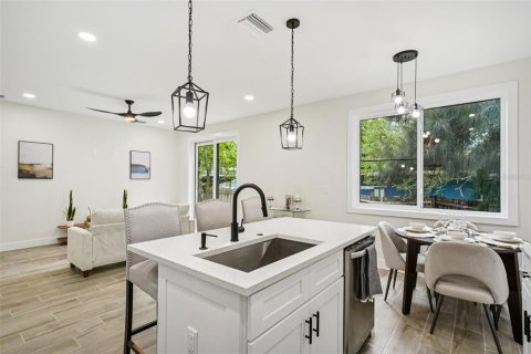House in Largo, Florida 3 bedrooms, 144.56 sq.m. № 1791740 - photo 22